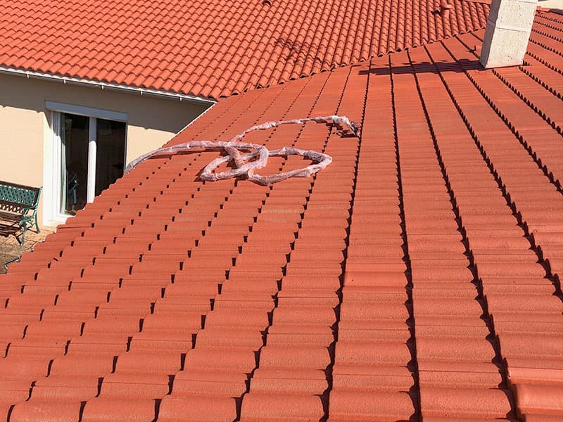 Tuiles après peinture toiture et traitement protecteur